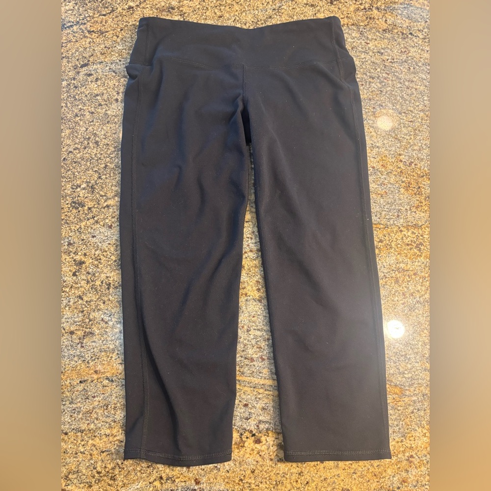Athleta Chaturanga Capri Crop Leggings Pants Size M Black 921625